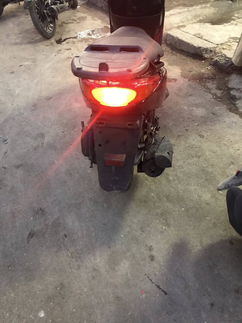 اكزز ياباني ستان حساس  بيهى ونه بالاكسل فقط 
مكينه مكفوله لا نضوح ولا صوت ولا دخان ناعمه كلش 
كفرات تايوان 🇹🇼 
كهربائيات كله شغاله منطول لطول 
دبلات تايرات لوك طسه ناعمه كلش 
سعر 550 الف بيهى مجال حك جيه بغداد كريعات استفسار اكثر اتصال ☎️ ***********
