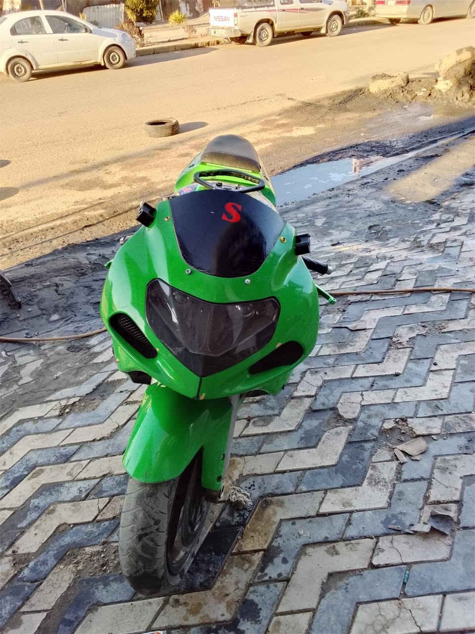 السلام عليكم دراجه جكسر ٧٥٠ مكينه حلوه الدراجه نكره سلف ابي وقت الدراجه عيوبهه الراديتر مثقوبه او محد ايصلح يمي الدراجه بس مكينتهه اخذتهه ١٠ ورقات الماكينه مالتهه اتفلشت   فرايدهه ١٣ ورقه مكاني نجف اورق بيهه الدراجه رقمي *********** النجف, العراق
