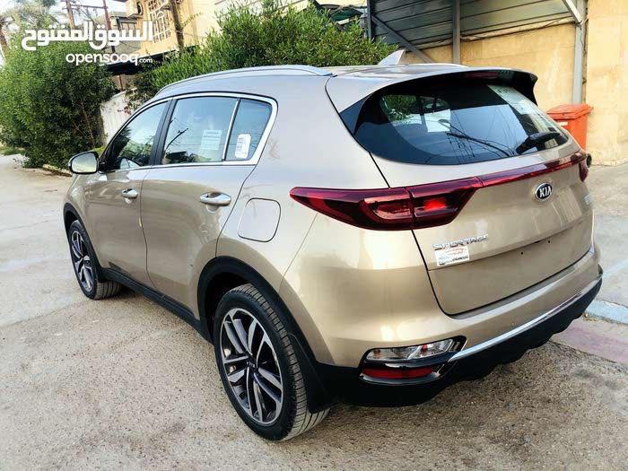 السلام عليكم سبورتج 20 خليجية شركة الدولية رقم بغداد رقم وسنويه جديد بأسمي تحويل ثاني يوم
 ماشيه 80 الف 
السياره جديده ومكفوله من البارد والصبغ والتبديل 
بيه شخط بالدعاميه ورصعتين صغار 
السعر 188 ورقه مجاله جدا بسيط 
مكان السياره بغداد الكرخ منطقة الداودي 
اي ستفسار راسلني وات ساب ***********
