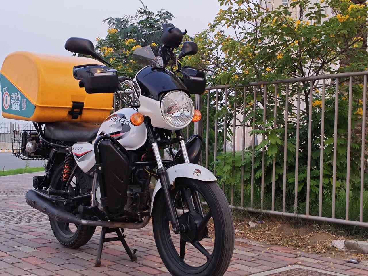 السلام عليكم
بوكسر مديل 21 
جاهزة من كل شي بيهة دبل واحد معوج وعندي زوج دبلات وياهة انطيهن لل شراي دراجة مجفتة تجفيت بلادي نضافت المكينة 100%صار اقل شهر من جفتتهة شغل مضبوط سنويتهة 2028 هزة جديدة بل سنوية دراجة لون اسود غير محدد رايدهة بمليون 950 قفل عنواني بسماية ***********
