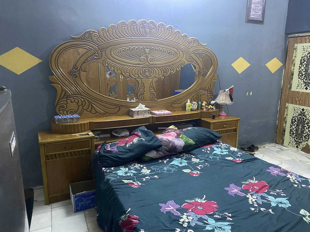 السلام عليكم غرفه صاج  مستعمله  كلش نضيفه للبيع بس  بيهة ضرر موضح بل صوره بل ميز مال جربايه  مكاني بغداد الدوره هوررجب  السعر 400الف ملاحضه (الغرفه بدون دوشك جربايه )للتواصل  رقمي ***********
