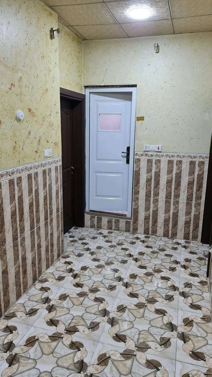 شقة طابق ثاني للايجار قرب محافظة القديمة للاستفسار ***********
