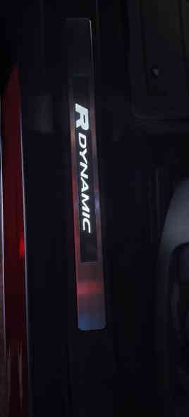 سلام عليكم
لاند روفر ديسكفري سبورت 2023  أمريكي
السيارة فول مواصفات واحد على واحد 
لاند روفر ديسكفري سبورت اس أي آر ديناميك 
المواصفات 
سقف بانوراما 
السيارة أحمر تو كولر
فور ويل 4x4
دخول ذكي
ترحب 
اشاير بالمري 
ثلاث قطع تبريد 
كشنات جلد 
كشنات كهربائي 
خمسة راكب 
داخل أبيض 
إنارة داخلية(متغير الالوان) 
داخل السيارة بالكامل لمس 
شحن واير ليس 
حساسات أمامية و خلفية 
توقف ذاتي 
ناطق صوتي 
مرايات شفط فول تحكم 
مثبت سرعة 
سستم سماعات مردان 
صندوق كهرباء 
محرك 4سلندر تيربو 
وضعيات قيادة الديناميك 
وغيرها الكثير من المواصفات 
مكان السيارة بغداد 
بدون رقم (تترقم جميع المحافظات) 
الحادث تبديل جاملغ أصلي وشبر بالنيد فقط لا غير 
للاستفسار على الرقم التالي 
 ***********
السعر 320$$$
