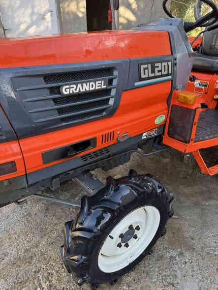 كابوتا ياباني حديث
دخول جديد نضيفه جدآ ممشتغله داخل العراق ولا متر محرك٣سلندر دبل اكسل باور استيرن ملحقات رفاس فقط تخم تاير   حجم GL201 
للاستفسار اكثر 
***********
العنوان بابل 
السعر (٦٥ورقه)
