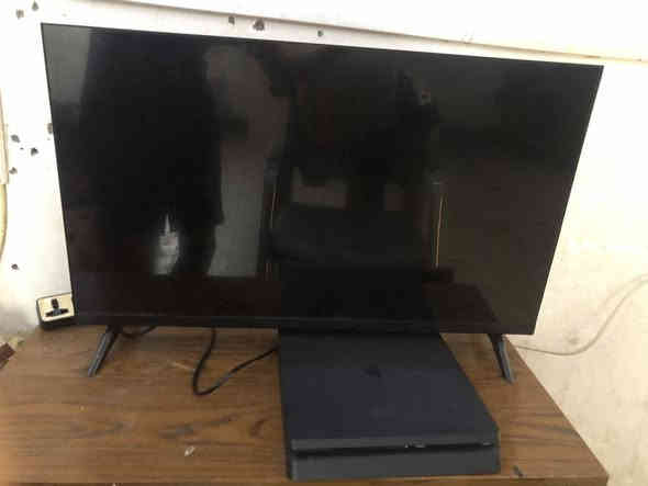 بلي 4 سلم اون لاين ذاكرة 500 + شاشة حجم 32 بدون اطار نوع شارك
كامل ملحقات جوستك عدد 2 + لعبة تسو توشيما 

سعر الكل 350 

***********
