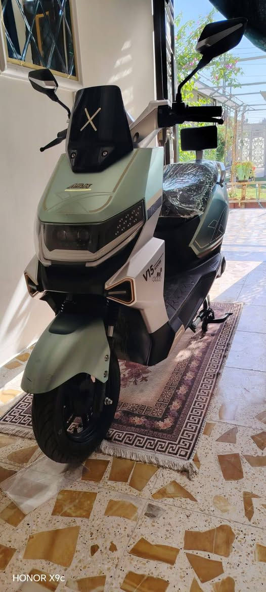 دراجه شحن للبيع
الرقم واتساب ***********
سته بطاريات إكبار 
نضاب بك 
دبل اشاره
السرعه 70
السرعه الوحده تمشيك 30كم
