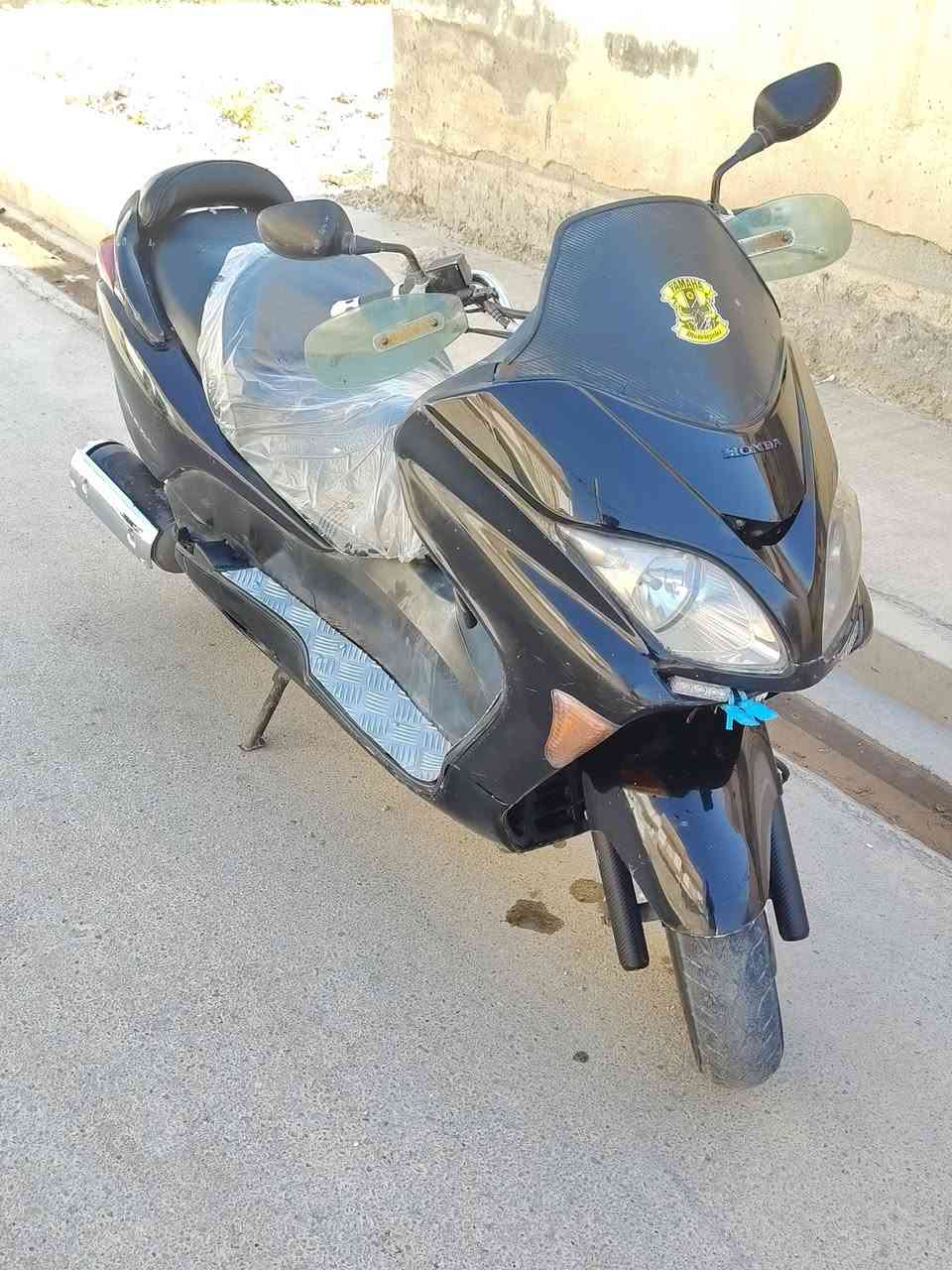 السلام عليكم فورزه صفر 8 عميه بلاد  دراجه نضيفه خير من الله مكينه فول شلعه معدل ليت زنون عالي ناصي أصلي فدراليه ألوان  سستم دمام صوت كامل  عليها ادامه كامله  اجويتر  كلجات جديده ما مفتوح ابلادي   تايرات جديدة اوراق كامله السعر 850  بيع أو امراوس حسب القناعه مكاني ديالى بعقوبه  فلكت الامين  رقم الهاتف ***********
