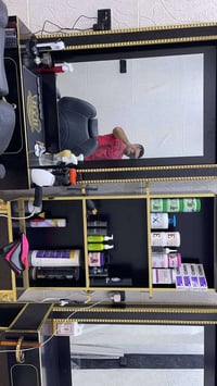 ميز حلاقه عدد 2 فاترينه عدد 1 السعر خاص او عله هاذه الرقم 07700737111