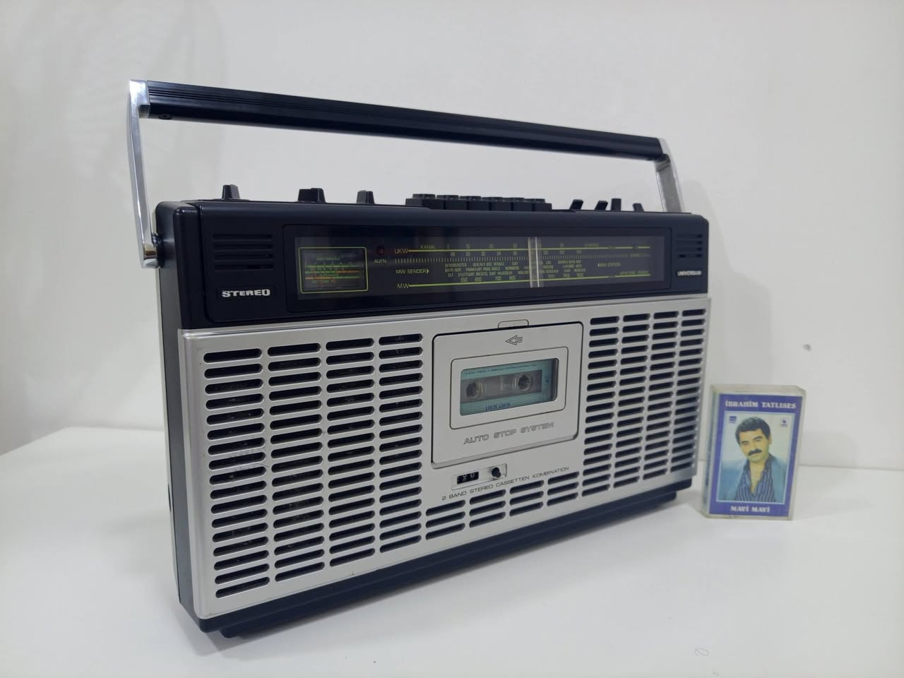 من نوادر اجهزه المانيه 
راديو مسجل تليفونك 
انتاج المانيه 1978
جهاز 3 موجات 
كيج لقوه الإشارة 
دبل سماعه ستيريو 
يعمل كهرباء وبطاريات حجم كبير 
للاستفسار مراسلة الصفحه 
او الاتصال***********
