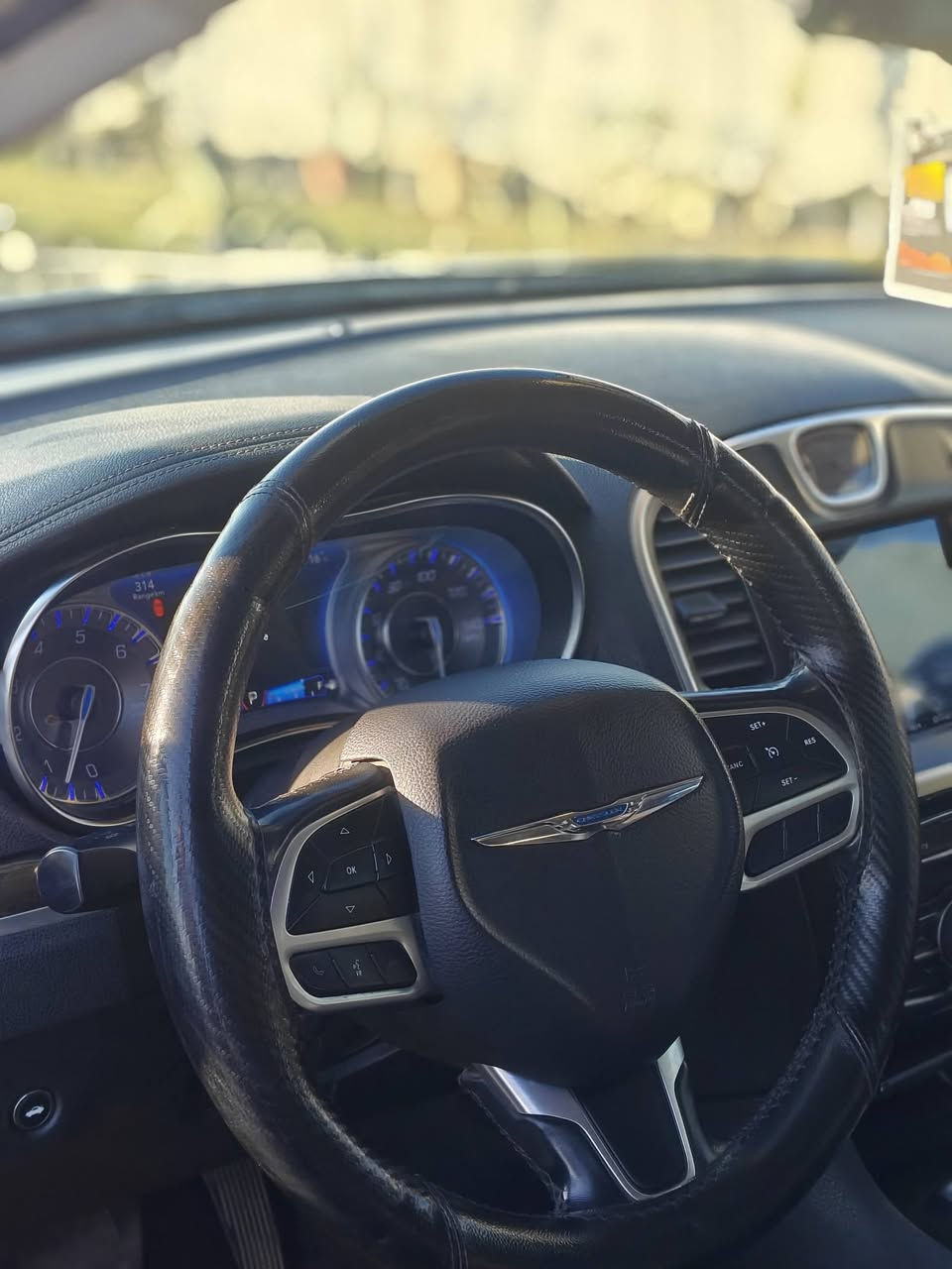 السلام عليكم
للبيع كرايسلر C300 اوباما  2018    / رقم بغداد باسمي هزه جديده 

ماشية 130 mi

V6/3600

تو ويل

حادثهه فقط صور مرفوقه بدون ايرباك  

بالعراق هنا صار بيه هلال جاملغ بارد

.

السياره جاهزه من كل نقص 

حداديه تخم تاير تدفئه تبريد كله جاهز

المواصفات/

كير ماوس 8 نمر

بانوراما قطعتين

تشغيل عن بعد

كشنات تدفئه تبريد

كشنات كهرباء جلد

لايت زينون عدسه ليزريه

شاشه كبيره تدعم كاربلي

بصمه تشغيل وأبواب

خزن ميموري

كامرا خلفيه

ستيرن كهرباء

تبريد قطعتين

تحكم ستيرن جهتين مع مثبت سرعه

باقي المواصفات معروفه

السياره جاهزه 

سعر /   200$ 

مكاني بغداد / البياع 

***********
