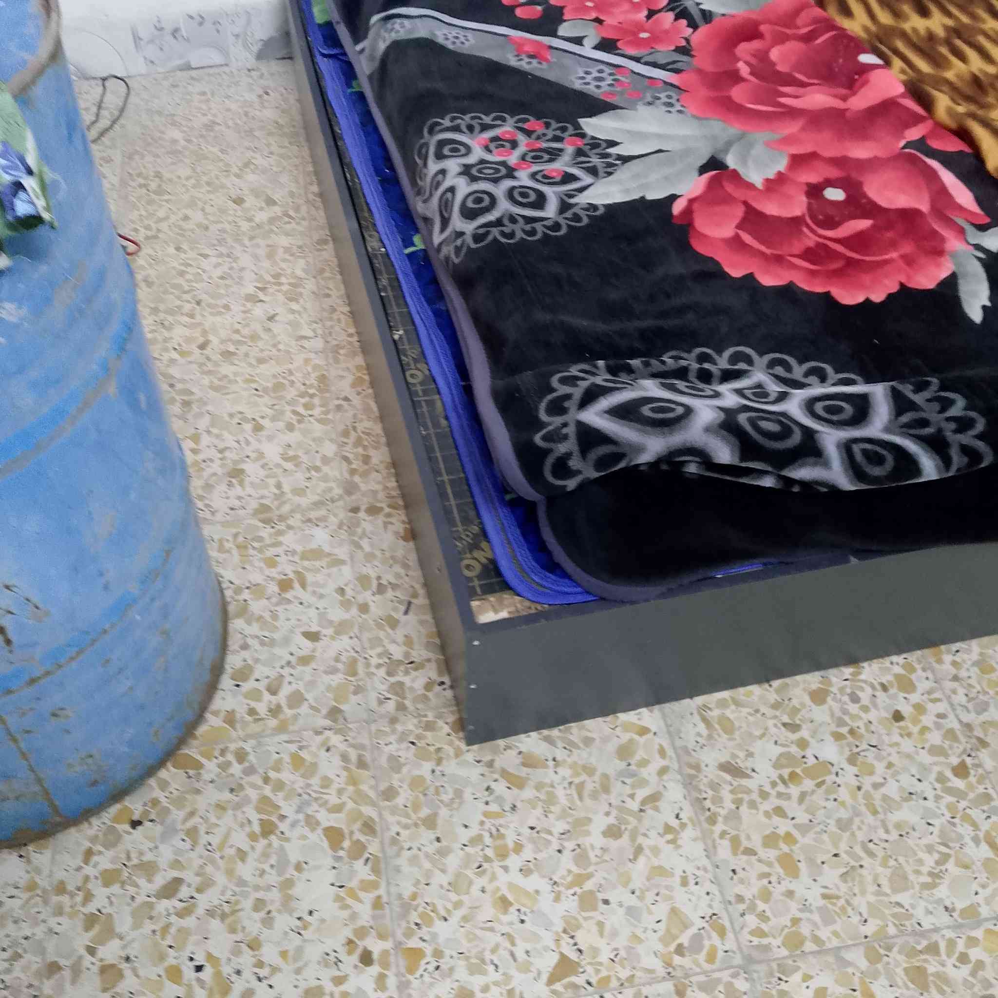 غراض بيت للبيع كلشي بسعرة ***********.
