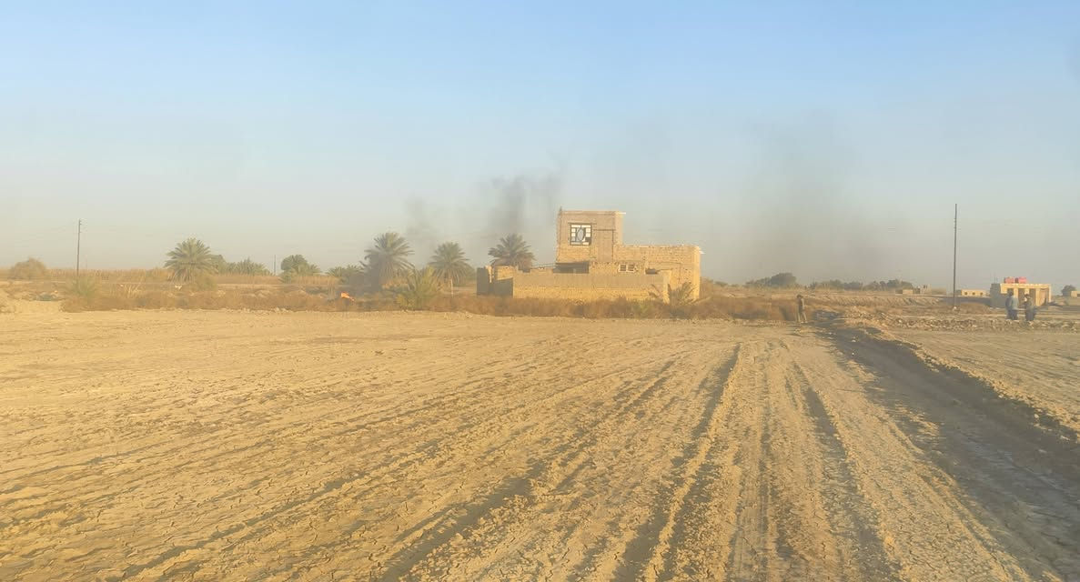 السلام عليكم.. أرض زراعيه للبيع مساحه 4 دونم مع بيت يتكون من 3 غرف ومطبخ وصحيات وهول يحتاج ترميم فقط بالاضافه الئ ملحق هيكل بناء 2018  العنوان الخضر قرية الصافي(ال عيون) يبعد عن قضاء الخضر 9 كيلو 
للاستفسار مراسلة الصفحه او الاتصال علئ الارقام التاليه.. 
*********** واتساب

***********
