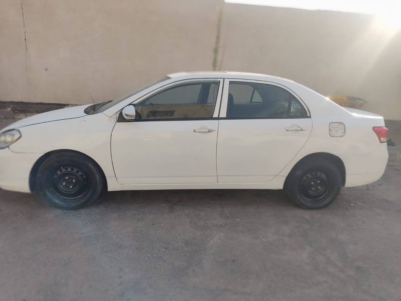 بي وايدي م 15 بيه صبغ راعيها متوفي عدهم واحد قاصم كم شهر ويبلغ محرك بيكاجو بي صوت خفيف ماعرف ماليش 
مكاني بصره السعر 35
***********
