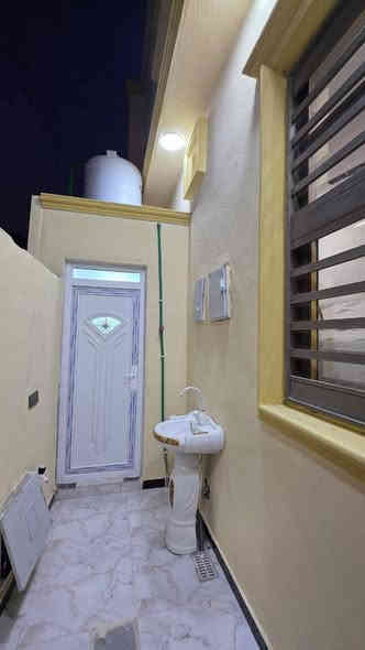 ***********
جنس العقار طابو ملك صرف زراعي بسم عراقي اصولي سند ٢٥

#المساحه  105 متر 

يحتوي البيت على غرف  منام2
و ديوان
و مطبخ 
او مناور
و صاله و وصحيات داخلي وخارجي 

العنوان بصره ابي الخصيب محيله دورة ام زباله 30 متر عن التبليط
موقع راقي 😎 

جميع الخدمات متوفره ماء كهرباء شارع 8 
شغل البيت كله درجة أولى

السعر59 و بي مجال للشراي
للاستفسار ***********
