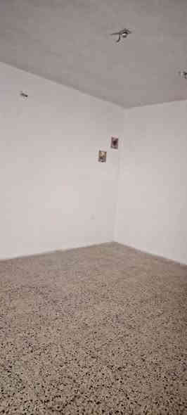 سلام وعليكم شقه اللايجار في حي الاخاء قرب كنيسة تيتانك المساحه ١٥٠ متر تحتوي الشقه ع غرفه نوم و هول واستقبل و مطباخ صحيات و طارمه السعر اللايجار ٣٠٠ الف ويا ماي ولا كهرباء
***********
***********
