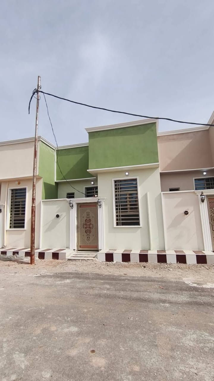 بيت للبيع طابو زراعي سند 25 في النجف – مقابل  قرية الغدير 🏡 الاتصال ***********
📏 المساحة:50 متر مربعة 
💰 السعر:💲 21  مليون (قابل للتفاوض)
🏗️ البناء: طابوك 
🏠 الأساس والسقف: كونكريت

مواصفات البيت:
✅ غرفه نوم 🛏️
✅ صالة 🛋️
✅ مطبخ 🍽️
✅ صحيات 🚿

عنوان مكتب الكرار مقابل قريه الغدير عامود 282 
الاستفسار ***********
