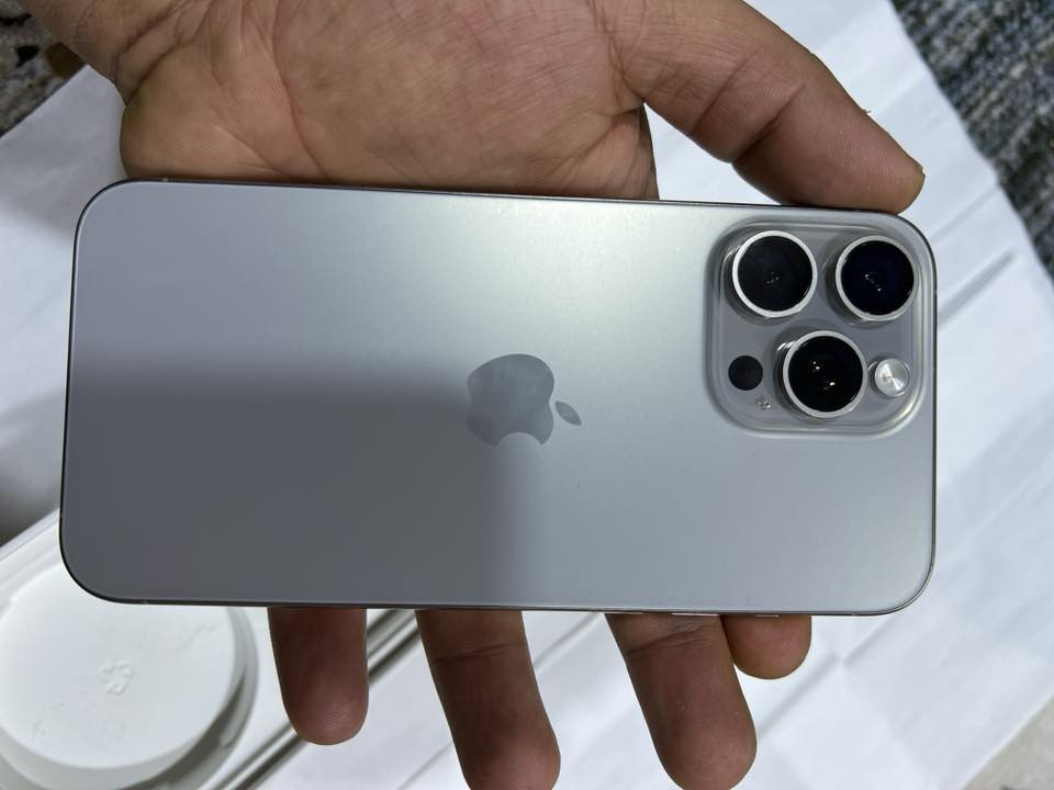 ايفون 15 برو ماكس ذاكرة 256
بطارية 87 ماستر مكفول من كلشي الجهاز جديد كلش 
كامل ملحقاته 
السعر 1.100وبي مجال 
مكانه بابل المحاويل 
***********
