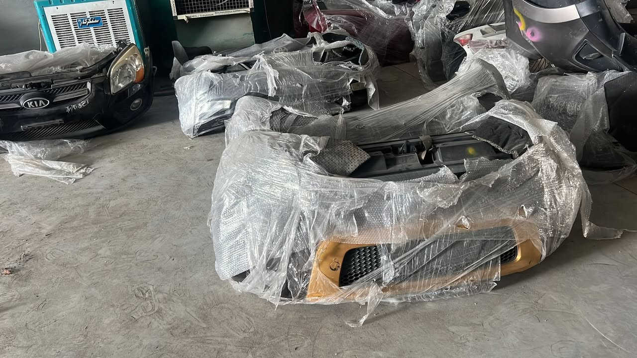 غراض حاوية للبيع جملة  كوري ياباني عام كلشي موجود عدنة حت كصات للاستفسار اتصل
***********
