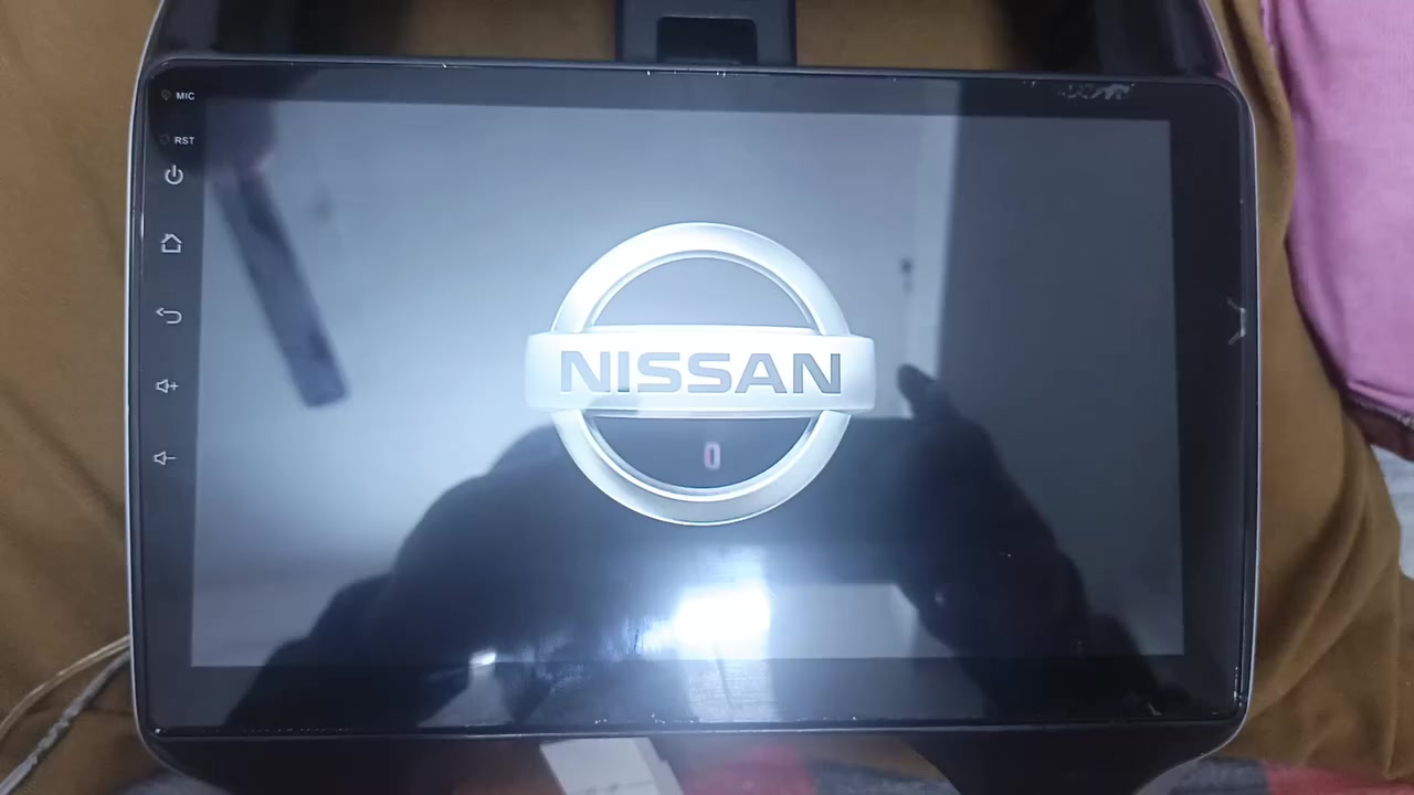 شاشة سيارة مع الايطار نيسان سني هندي حجم 10 انج للبيع السعر ٦٥ العنوان بغداد الاعظمية ***********
