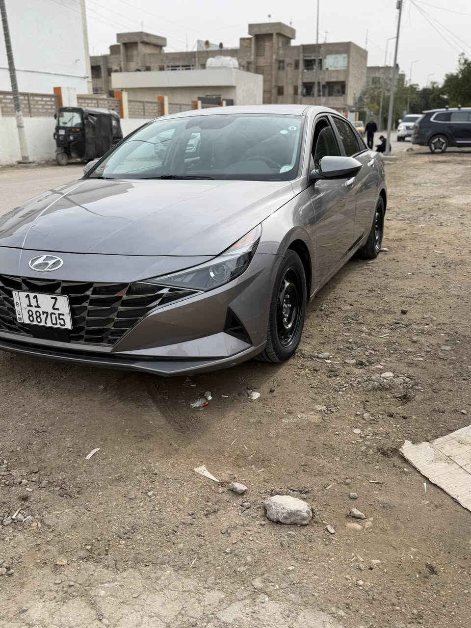 السلام عليكم النترا 2023 للبيع او مراوس 
ماشيه 33 الف 
حادث كما موضح بالصور بارد فقط بحافة البنيد بدون قطره صبغ وبدون دواخل 
مواصفات معروفة شاشه متصلة كشنات تدفئة بصمة عليها منظومة زنون كامله تخم تاير جديد سياره جديدة 
مكاني الزعفرانية ‭0783 899 6308‬
السعر 170 وبي مجال
