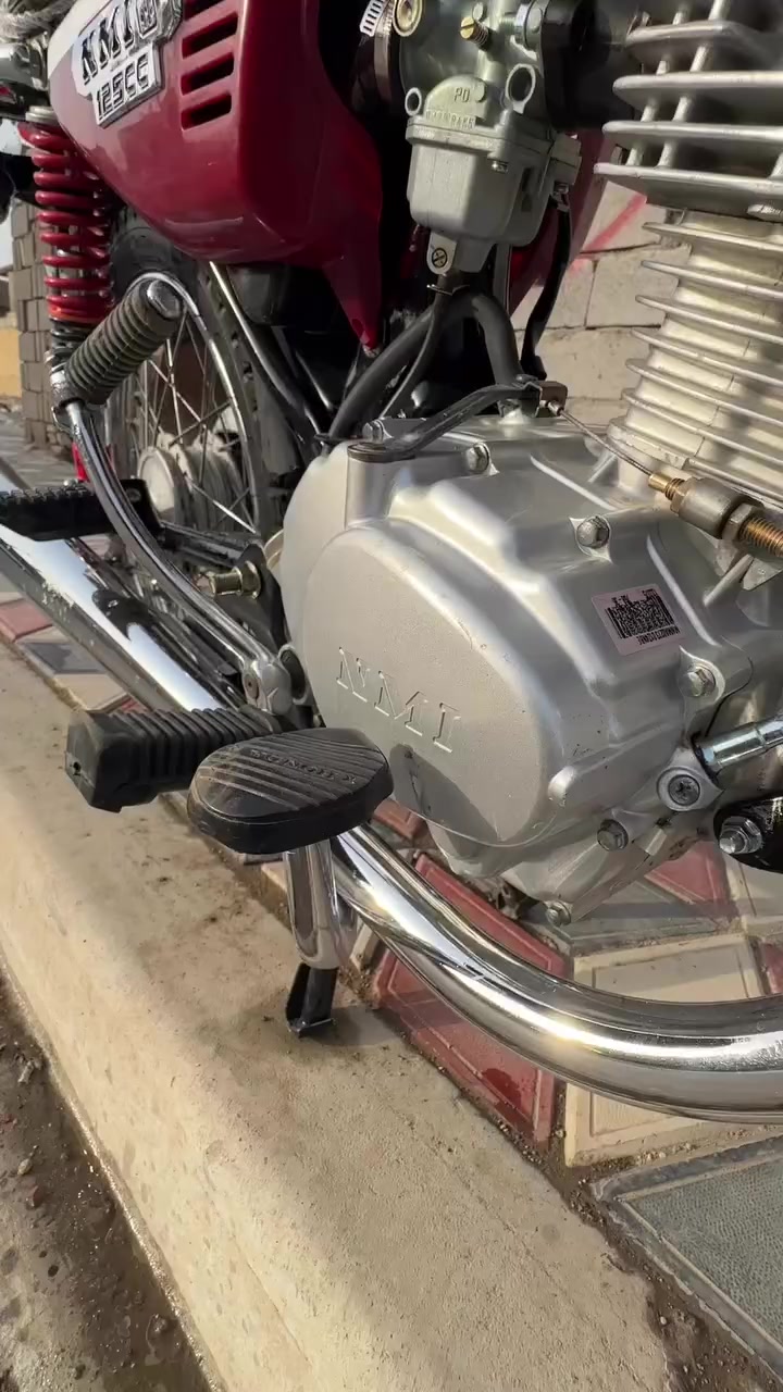 السلام عليكم دراجه نامه للبيع مديل 2020 اوراق اصولي دراجه كامله ما عايزه برغي مكينه بلاد عل وضع الشركه ‭0785 808 3018‬
