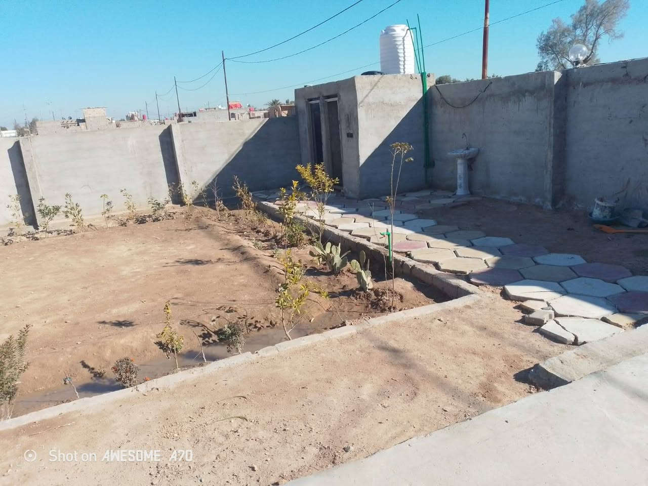 السلام عليكم بيت للبيع مساحه 400

يحتوي علا غرفتين نوم

صاله 10في5متر

مطبخ ومجموعه صحيات

كراج يوسع سياره

وحديقه 150متر

بناء طابوك وصب كونكريت

سيراميك جداري وارضيه بورسلين

البيت ركن علا ثلاث شوارع.

تبليط ماي كهرباء

اقرار محكمه وتنازل بسم المشتري
والاستفسار. ***********

السعر 60وقابل للتفاوض النجف, العراق
