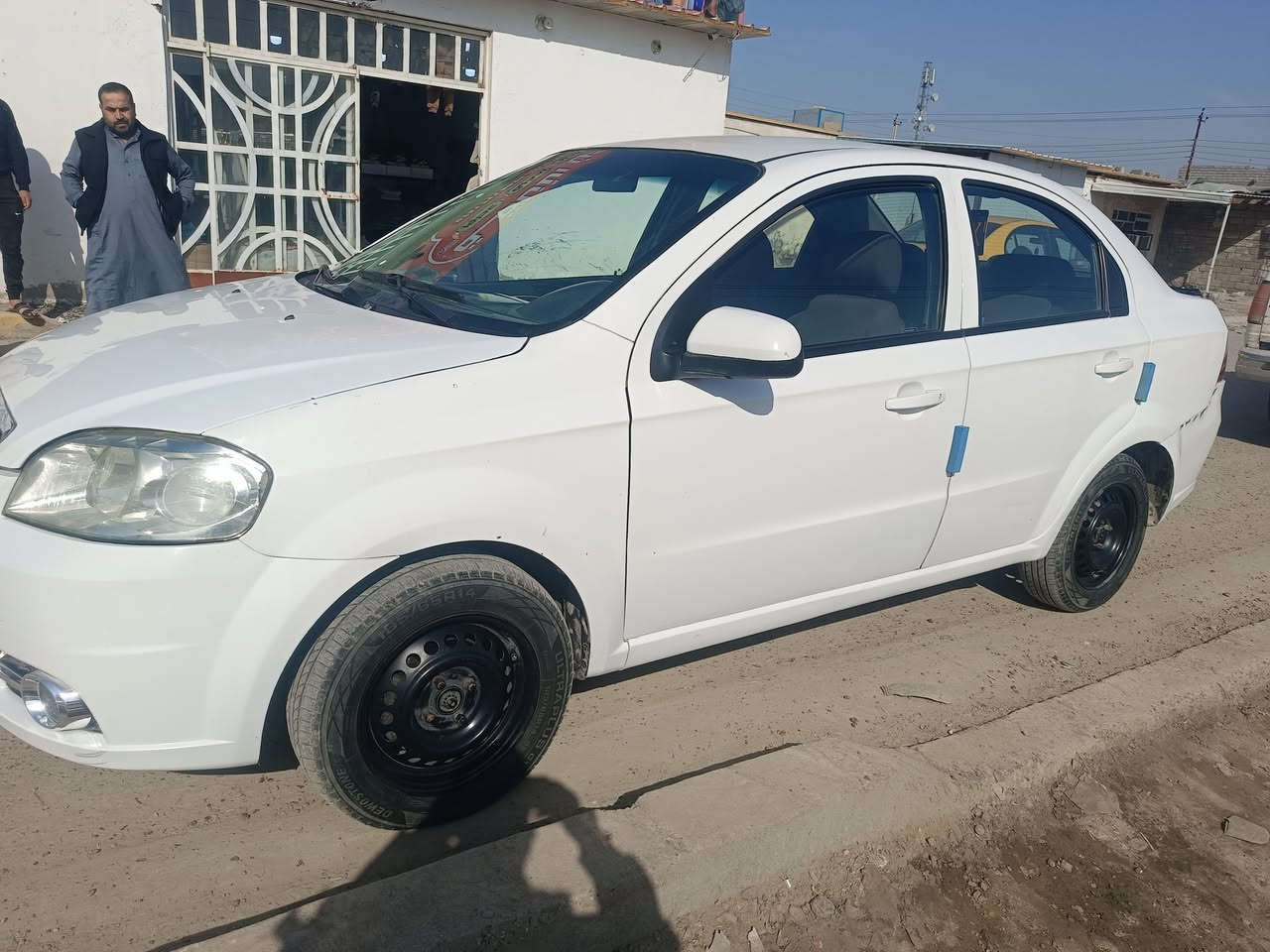 سلام عليكم للبيع شوفر ليت افيو 2008 محرك كير شرط 
سياره بيها صبغ 6 قطع السونار مرفوق بل صوره كابون ورقي سياره جاهزه مال جناي تواير 4 جديد كهربايات كلها شقاله الشرعي بل موصل شرط التحويل السعر 48 وبيها بسيط مكانها بغداد   رقم الهاتف ***********
***********
