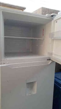 ثلاجة الحافظ موديل ٢٠٢٣ الكمبريسر شغال المشكلة ليك بالبواري . الرقم ٠٧...