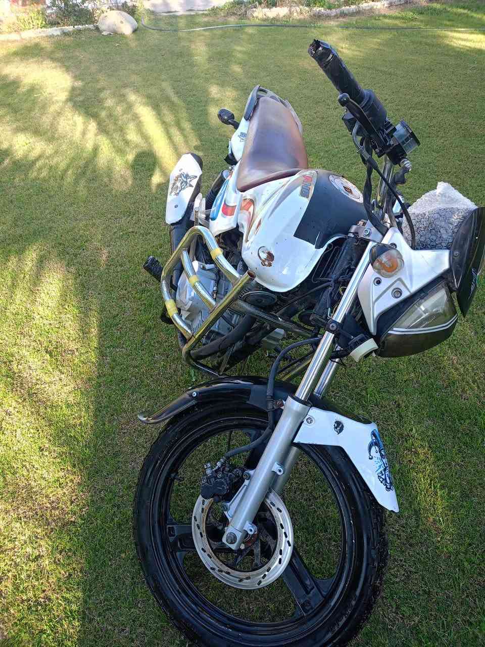 السلام عليكم دراجه سنكي موديل 2019 محرك 200 دراجه كامله محرك ممفتوح كهربائيات شغاله تايرات جدد السعر 650 وبي مجال الاستفسار ***********
