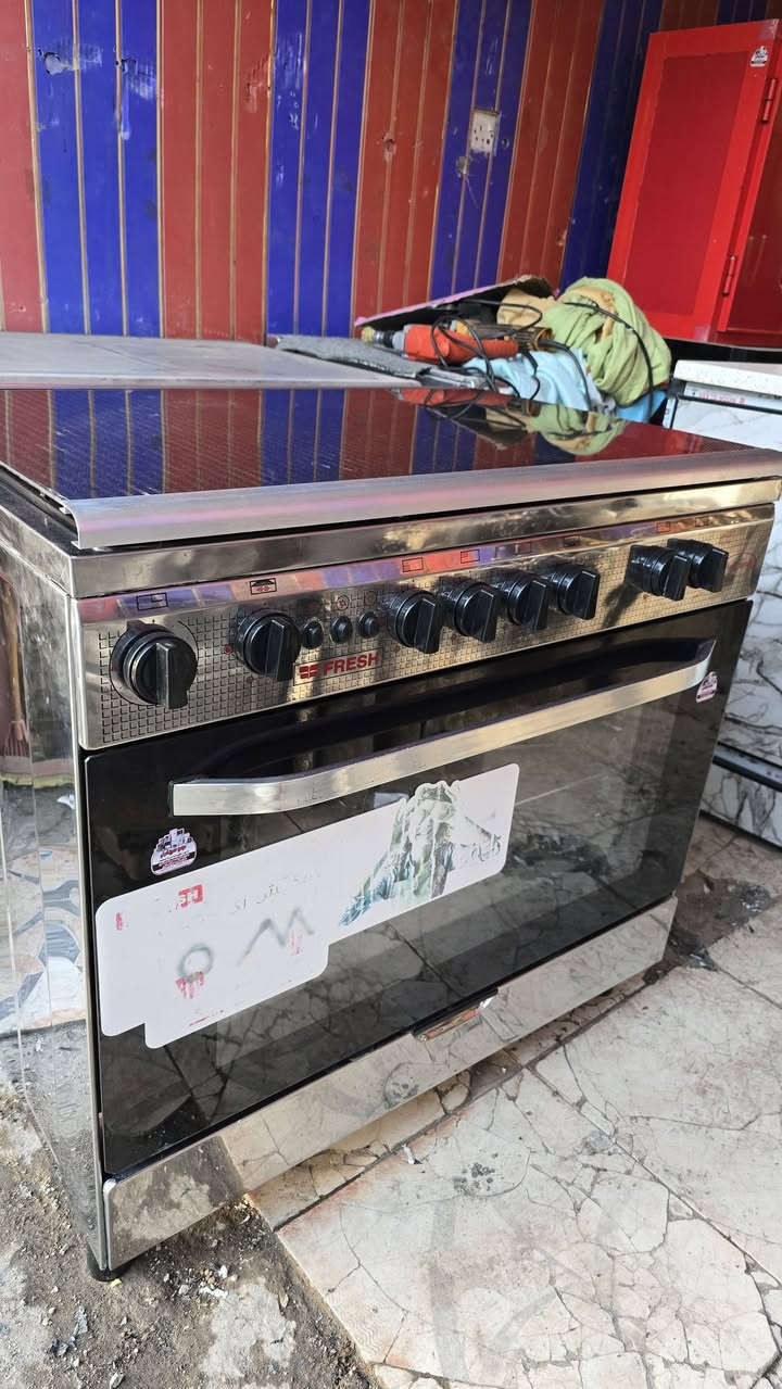 من رخصه الأدمن طباخ فريش مصري جديد بالجيس استعمال اقل من شهر استعمال بمكتب مال شركه يعني الفرن مامشتغل اصلن فرق عن الجديد بس الكارتون سعره ٣٥٠الف الشراي يتصل *********** ***********
