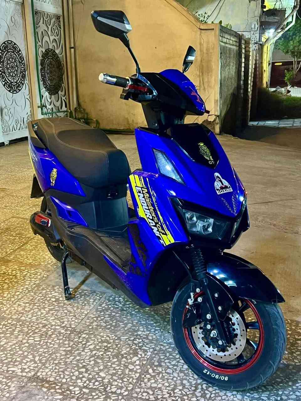 دراجة سكنس فحل موديل ٢٠٢٥
٦٠ كيلو الشحنه الوحدة 
الملف ١٨٠٠ w
٤ نمر السرعة بس الرابع ماعرف شلون يشتغل 
نضام بك 
٦ بطاريات البطاريات نضيفات كلش 
السعر ٦٠٠ الف وبيها مجال قليل 
تواصل واتساب ***********
