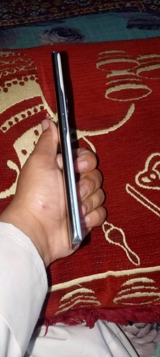 سلام عليكم عندي هونر x9a ذكره 128 ريده السعر قفل 210 مابيه مجال قفل بس شراي يوصل الواتساب *********** لا يوجد توصيل مكان بغداد الرضوانيه شرقيه
