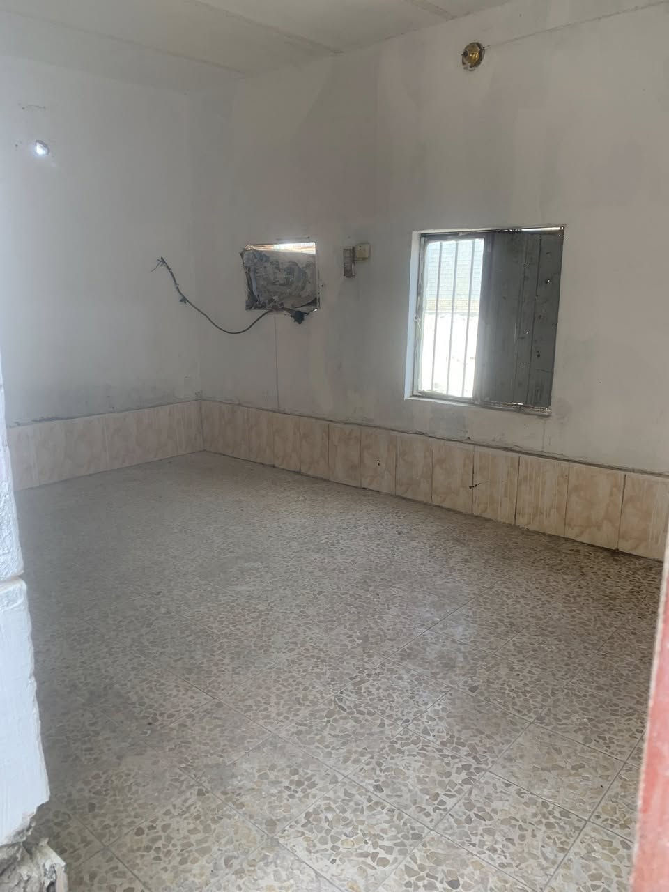 مشتمل للايجار مال نفرين يبعد عن مستشفى التركي مسافه قليله  كامل مكمل مابيه اي نقص تبليط من بابك لباب مستشفى التركي  تجي وشوف بعينك -***********
