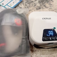 مضخة هواء ذكية • ٢٠ رطل/بوصة • قابلة لإعادة الشحن