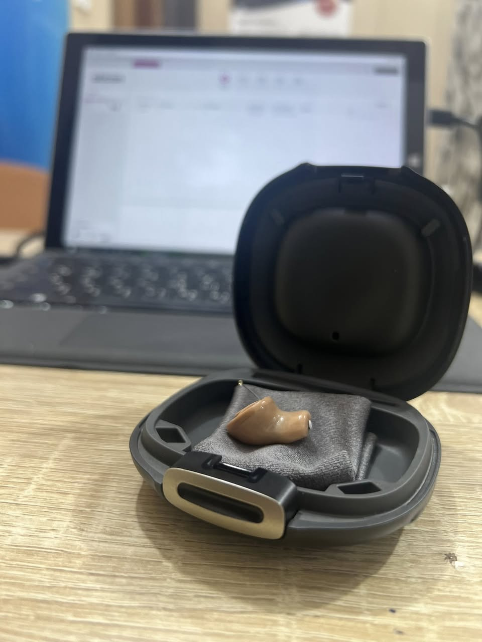 🔥 عرض خاص من محل سما 🔥  

🎧 سماعات طبية رقمية أصلية من Oticon  
💎 48 قناة لمعالجة الصوت بدقة عالية  
⚡ معالج رباعي الأنوية (Quad-Core) لأداء سريع واستجابة فورية  

✨ المميزات:  
✔️ وضوح عالي للكلام حتى بالأماكن المزدحمة  
✔️ تقليل الضوضاء بشكل ذكي  
✔️ تصميم مريح وخفيف للاستخدام اليومي  
✔️ مناسبة لضعف السمع من المتوسط إلى العالي  

🎯 رجّع سمعك الطبيعي واستمتع بكل تفاصيل الصوت 👌  

📞 للحجز والاستفسار: ***********  
📩 راسلنا خاص  
🚚 توصيل متوفر  

#سماعات #Oticon #ضعف_السمع #أجهزة_سمع #ال
