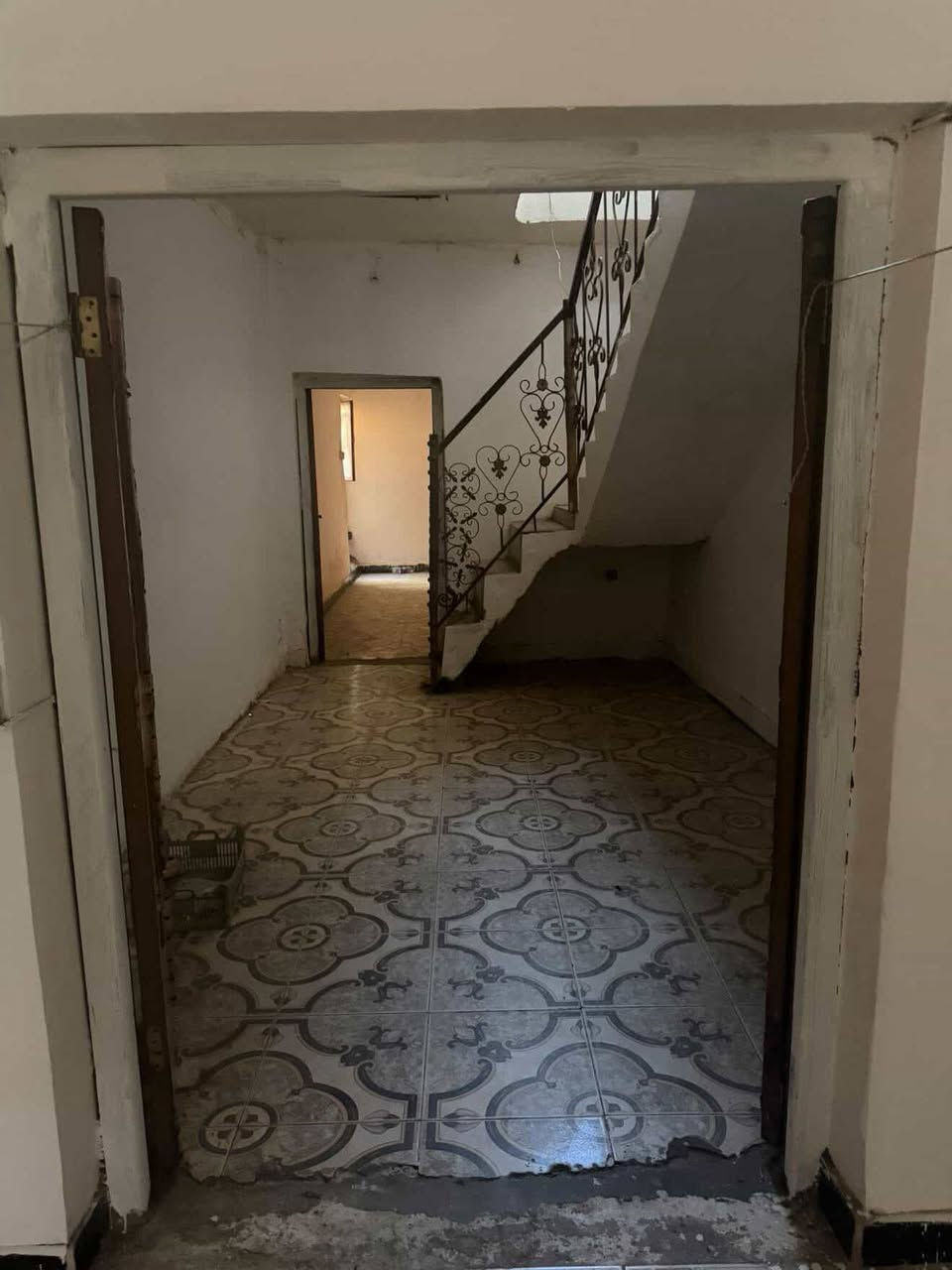 ا
بيت للايجار 
مساحه 62 متر
طابق واحد غرفه ومطبخ وصاله وصحيات 
بلفرع مال اسواق جدو 
سعره 
300الف
***********
