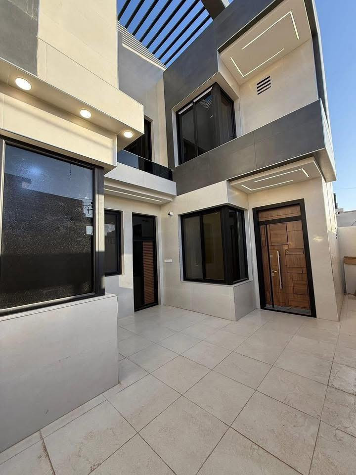 هذه البيت كلش مميز و بل عافيه على الياخذه شوفلي مكانه وين و تابع الشرح

بيت 🏠 مساحه 200م في حي الغري على شارع 20  يعني موقعه البيت تحفه

موقع الدار مميز و بنائه روعه مواصفات الحديثه البيت متكامل فول 

يحتوي البيت في الطابق الاول على 

غرفه نوم بنظام سويت و مطبخ حار بارد و استقبال 

مفتوح على الصاله بباب دفتريه و صاله وشلال مطل على الصاله بلمسات حديثه ومميزه 🏠

في الطابق الثاني يحتوي على 

ثلاث غراف نوم منها بنظام سويت و صاله 

ابعاد البناء هندسيه مميزه وموقع الدار جداً راقي 

للاستفسار اكثر الاتصال يتوفر وتساب ☎️

0780 789 4484
