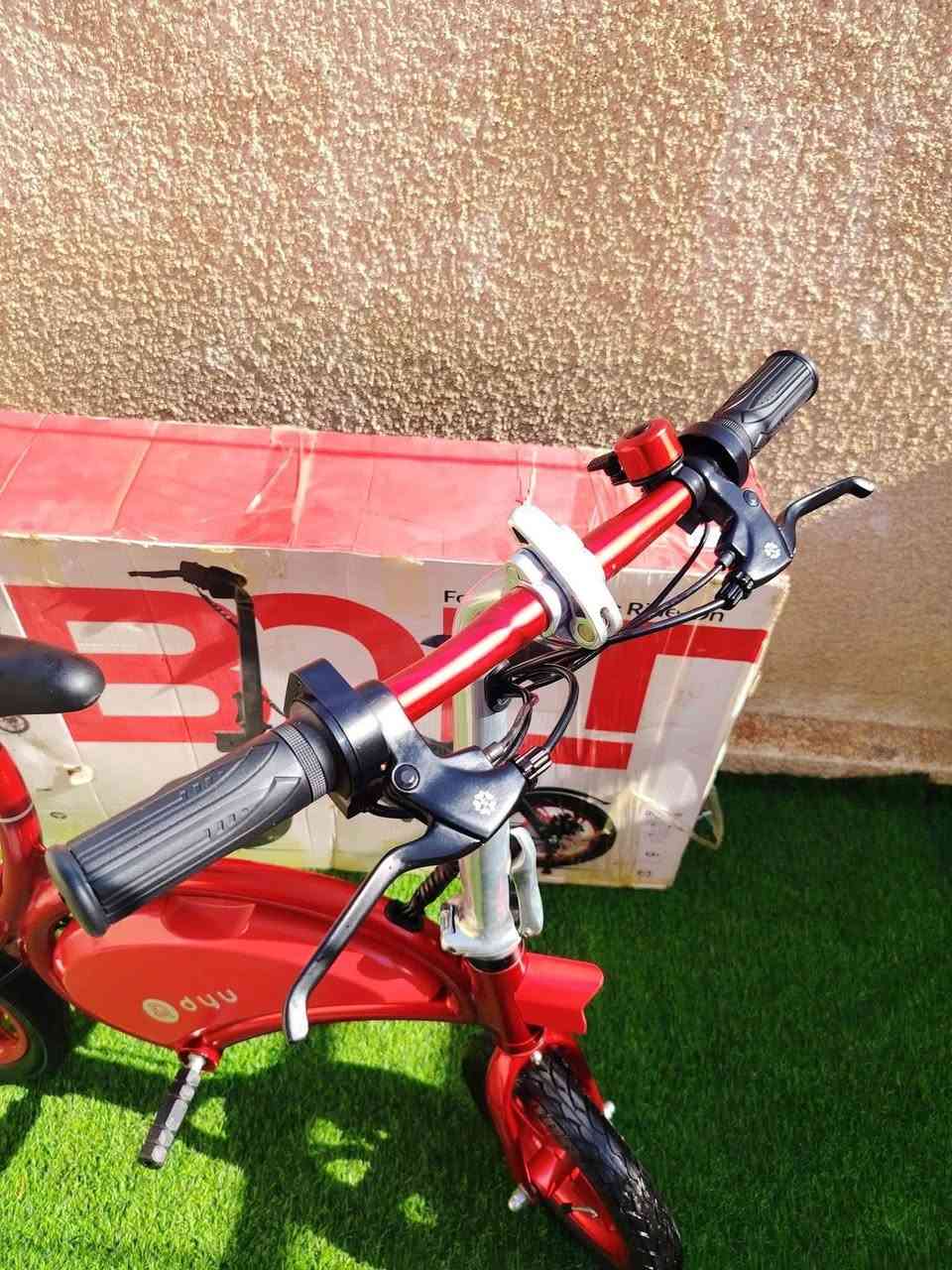 عرض خاص تصفية بايسكل شحن صغير صنع امريكي اصلي من عمر 11 سنه فما دون باتري ليثيوم جديد باله اصلي سكليتر يمشي 35 كيلو متر بالشحنه سرعته 25 العنوان بغداد الصليخ شارع 600 للاستفسار ***********
السعر بلوكاله 450$
اني ابيع 175 الف
