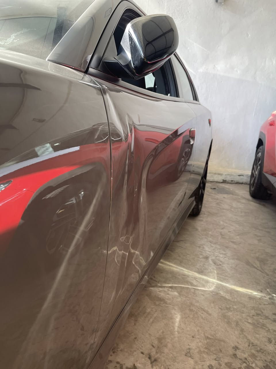 السلام عليكم جارجر موديل 2023 سمنتي حادثها فقط طبره بالباب مال السايق السياره جديد مكانها بغداد للاستفسار***********
