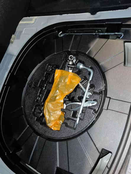 تويوتا كامري 2024 فئة GLE 

الفول بالخليجي وكالة سيد نهرو 

كفالة عامة  

————————————

 خليجي 

السياره زيرو على وضع شركة

ماشية 25  الف  كم 

الموديل 2024

 سعة المحرك 2.5

 حساسات أمامية 

 حساسات خلفية

 لايت زينون + LED

 كشافات 

 سلايد رووف  

 ويل كب 18  

مفتاح التشغيل بصمة 

 شاشة 

 كاميرا دوارة 

الانارة الداخلية LED

المقاعد لون أبيض

  مقعد السائق كهرباء 

مثبت السرعة Cruise

 المودات والأوامر الصوتية

 أوضاع القيادة  Drive Mode 

 حساسات ضغط اطارات 

 قطعتين تبريد

 هاند بريك كهرباء 

‏  ABS

‏ Auto Hold  أوتو هولد

 نظام مانع الانزلاق

 اشارة في المرايا الجانبية قابلة للطي كهرباء 

 مخرج منفذ الطاقة 

وكل غراضها الاصلية مال الشركة موجودة 

 رقم اربيل 

مكان السيارة تكريت 📍

السعر 265 قفل 

رقم الهاتف ✔️

*********** تكريت
