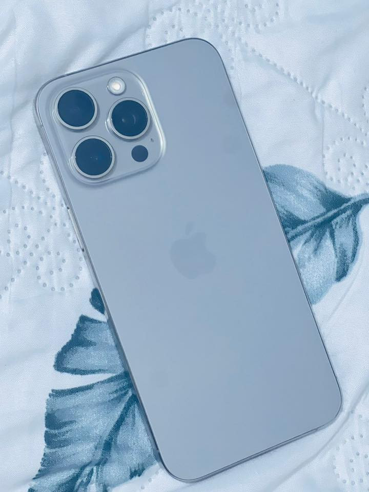 السلام عليكم للبيع 15برو ماكس بطاريه 90 شرق اوسط وتر بروف ما مبدل ولا قطعه جهاز شخط مابي سعر مليون و 100 
واتساب ***********
