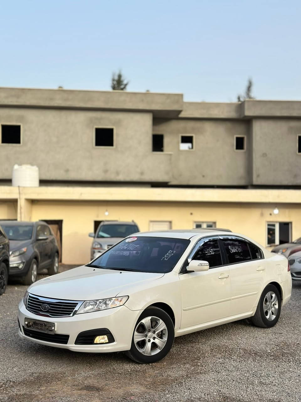 ✨ #معرض_المسار_الصحيح_يقدم_لكم ✨

عرض اليوم وعلى بركة الله ✅ :

• 🔑نوع السيارة: كيا

• 🏎️ الفئة : لوتزي

• 📅 سنة الصنع: 2009

• 📈 المسافة المقطوعة: 98 الف KM اصلي

• 🎨 اللون الخارجي : أبيض

• 🛋️ لون الداخلية : أسود   

المواصفات الفنية:

• ⚙️ المحرك: 2.0 اصلية كتينة حديد 
• 🕹️ ناقل الحركة: اوتوماتك 
• ⛽ نوع الوقود: بنزين 

✨ كماليات السيارة: 
• مكيف ديجيتل 
• مرايات كهربائية 
• تحكم في المقود 
•تسخين في المقاعد 
•فليتشة في المراية 
• مسجل الدار  
• سطب لد المحبب
• كاميرة خلفية 
• مفتاح كود ولارم   
•كراسي جلد أسود    
•سيرية ايطارات جديدة 
• حساسات خلفية 
•ديسكو 16  

الحالة العامة:
• 🛠️ تم الكشف على السيارة ولا وجود لأي اعطال 
• خالية من القص والقشرة والسوس والتشطيب داخل ليبيا✨

  للتواصل:
• 📍 موقع المعرض الفرع الاول : https://maps.app.goo.gl/45Z5WPXAGxrwD9Jn8?g_st=ic

• 📞 للاستفسار: 093.119.09.01


**إذا كنت صاحب هذا الإعلان وتريد حذفه لأي سبب، رجاءا أرسل رسالة إلى الدعم الفني**