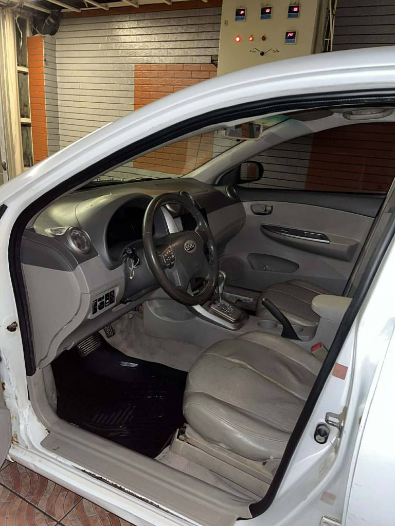 Byd g3 
مۆدێل 2013 
ئۆتۆماتیک .عادی .سپۆڕت 
حاسە سڵاید 
جام کارەبا 
سوکان ڤۆلیۆم 
جام کارەبا 
بەشەرتی گێڕ و مەکینە و کارەبای هەموو گیانی ئیشەکات 
تەبرید و ساردو گەرم مەزبوت 
چوار تایەی تازە 
تەقەو ڕەقەی نیە 
پێشو دوای کەپسە بەشەرتی سەقف و حیزام موسو بڕاوەنەبێت 
سەنەوی ئەسڵی لەگەڵە بەشەرتی ئەوەلیات و ماڵی مەدەنی 
شوێن سلێمانی ڕاپەڕین 
نرخی ۳۹گەڵا 
***********
قیستو قەرزو ئاڵۆگۆڕم نیە السليمانية, العراق
