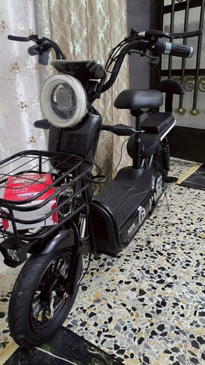 السلام عليكم
دراجه شحن للبيع جديده 
سرعه 90
حجم 20
بطاريات5
التواصل خاص على واتساب  او اتصال هاذه الرقم 
***********
ملاحظه الدراجه زيرو ماماشيه 
بصمه سويج كارت 
السعر 300
