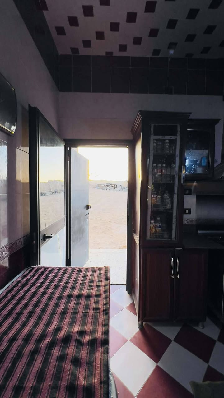 ✅ منزل للبيع في ترهونة – حي القانون | فرصة ممتازة للسكن
🏠 الموقع: ترهونة – حي القانون، قريب مدرسة السائح أبو كليش  سعرها 250الف
قطعه ارض مساحتها 600 متر  سعرها  150
📐 تفاصيل العقار:
 • مساحة الأرض: 500 متر مربع
 • المسقوف: 200 متر مربع
🏡 مكونات المنزل:
 • 3 غرف نوم (4×4 متر)
 • صالة نسائية (7×4 متر)
 • مربوعة رجالية (5×4 متر)
 • مطبخ (4×4 متر)
 • حمام داخلي (2.5×1.5 متر)
سعر 250.000 رقم الهاتف 0923543947


**إذا كنت صاحب هذا الإعلان وتريد حذفه لأي سبب، رجاءا أرسل رسالة إلى الدعم الفني**