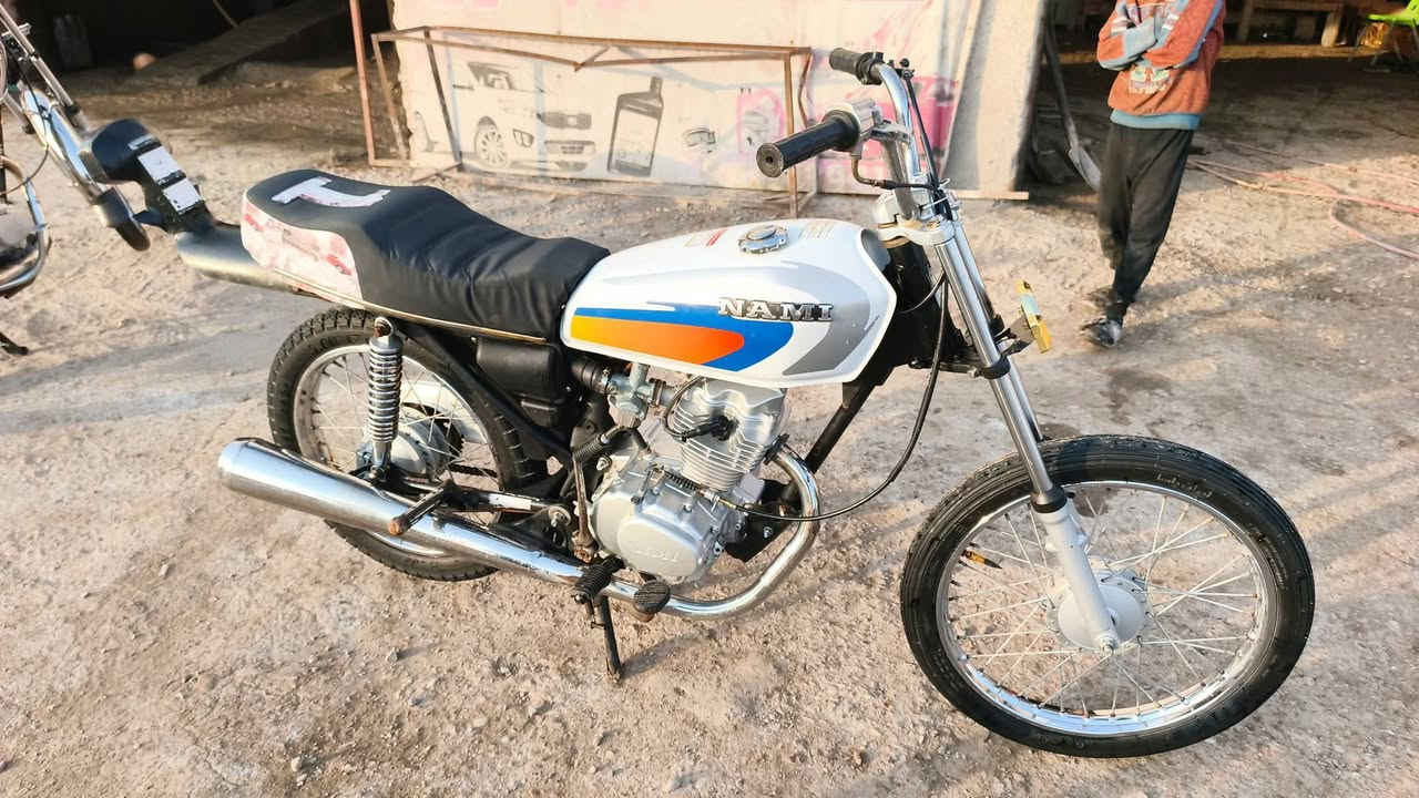 سلام عليكم دراجه نامه شاصي ارشه مديل 17 وراق صولي السعر 700وبيه مجال مكان ناصريه قرب حي الصناعي ***********
