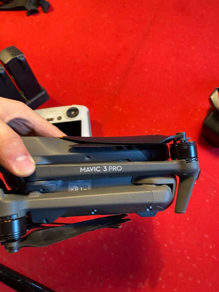 درون mavic 3 pro compo
للبيع مع ملحقاتها كامله جنطة وبطاريات وشواحن وجوستك 
ويجي وياها فلاتر nd
للتواصل واتس اب 
***********

