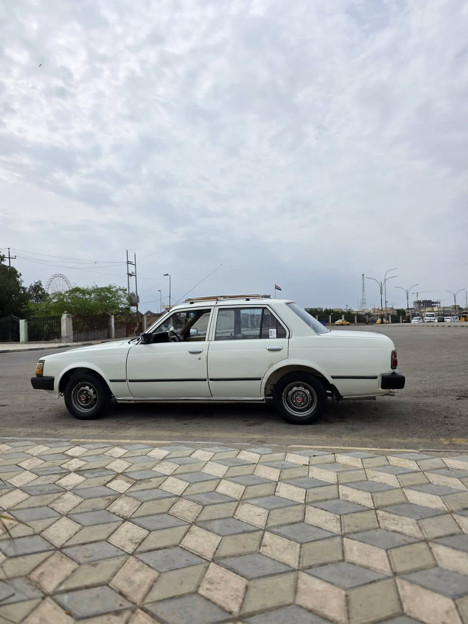 سلام عليكم حبايب كرونه موديل 1981
سياره جاهزه مكينه كير حداديه تبريد كله جاهز 
تخم تاير سياره رقم بغداد بسمي 
مصبوغه الجماليه فقط
لبيع او المرواس حسب القناعه
***********
