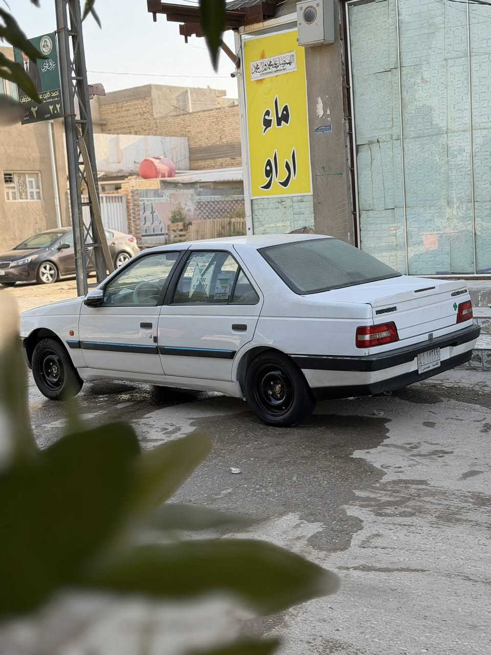 سلام عليكم بيجو 405موديل 2012سياره مكفوله لاضربه ولا تبديل ولا صبغ ماعده الجاملغ المامي وسياره جاهزه مكينه وكير وحداديه وكهربايات وتبريد شغال سياره مال جناي السعرررر 40وبيه مجال حك الجيه ***********
