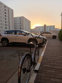 بايسكل للبيع البايسكل اصلي اصلي او ما بي نقص بس استاند او البايسكل حلو...